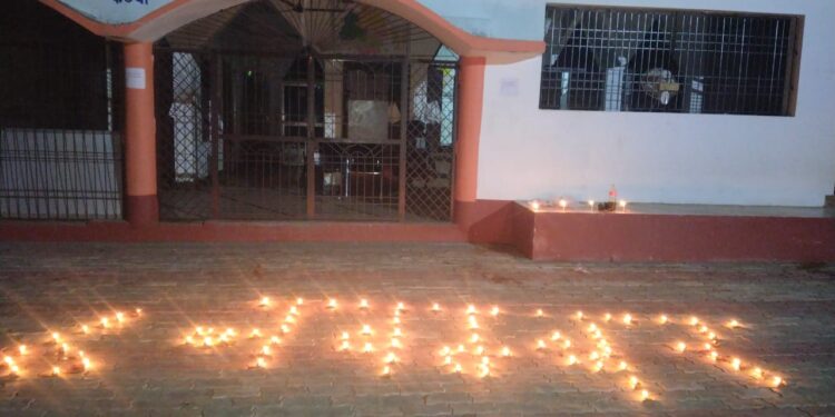 कटेया नगर पंचायत में सैकड़ो दीप जलाकर लिखा 6 नवंबर