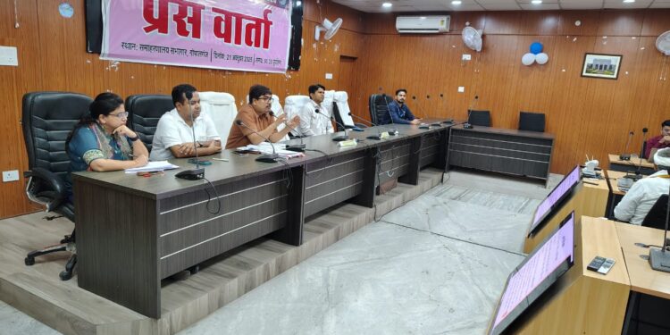 व्यय प्रेक्षक की उपस्थिति में दिया गया अभ्यर्थियों की प्रशिक्षण