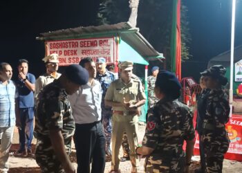 निर्वाचन की पारदर्शिता और सुरक्षा सुनिश्चित करने हेतु डीएम एवं एसपी ने किया इंडो–नेपाल बॉर्डर का निरीक्षण