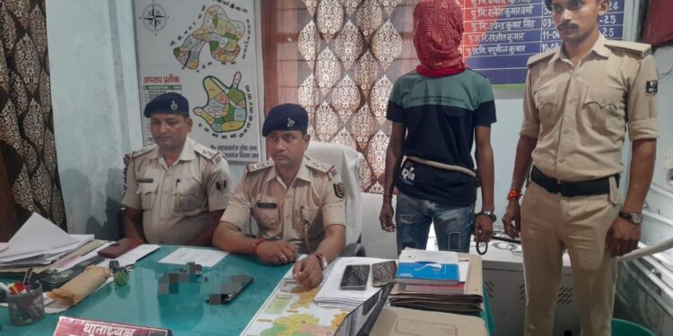 महाराजगंज थानान्तर्गत अवैध हथियार बरामद कर 01 अभियुक्त को किया गया गिरफ्तार