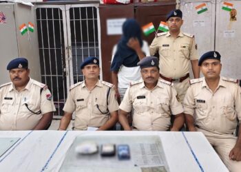 रेल पुलिस ने 40 लाख की ब्राउन शुगर पकड़ी:किशनगंज में प्लेटफॉर्म पर संदिग्ध से 200 ग्राम से अधिक जब्त, एक तस्कर हुआ गिरफ्तार