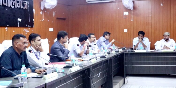 सामान्य प्रेक्षक द्वारा संवेदनशील एवं अति संवेदनशील मतदान केंद्रों की समीक्षा बैठक संपन्न