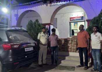 गोपालगंज :- आगामी विधानसभा चुनाव को लेकर पुलिस पूरी तरह अलर्ट मोड में। एसपी अवधेश दीक्षित के निर्देश पर जिले भर में सघन वाहन जांच अभियान जारी