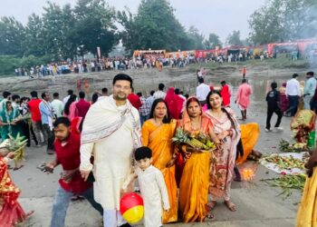 उदीयमान सूर्य को अर्घ्य के साथ संपन्न हुआ लोक आस्था का महापर्व, नौतन के सभी गांवों में रही धूम