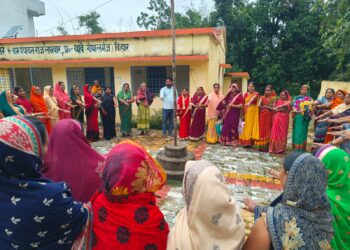 लछवार में सैकड़ों महिलाओं ने लिया संकल्प — 6 नवंबर को पहले करेंगे मतदान