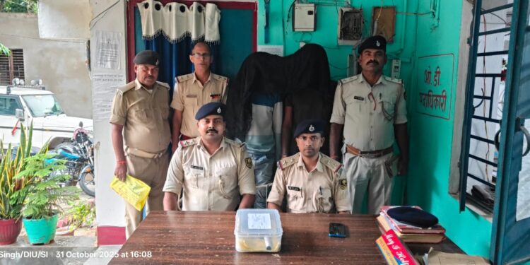 जलालपुर थानान्तर्गत अवैध आग्नेयास्त्र के साथ 02 अभियुक्त को किया गया गिरफ्तार