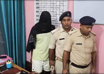 बिहार में अवैध हथियार के साथ एक गिरफ्तार, 50 हजार का इनामी अपराधी पुलिस को चकमा देने में कामयाब