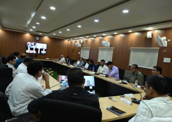 निर्वाचन तैयारियों को लेकर जिला निर्वाचन पदाधिकारी की अध्यक्षता में समीक्षा बैठक आयोजित