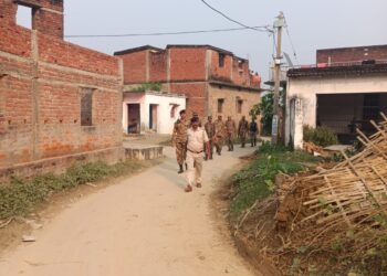 विधानसभा चुनाव शांतिपूर्ण और निष्पक्ष कराने के उद्देश्य से कटेया पुलिस ने किया फ्लेग मार्च