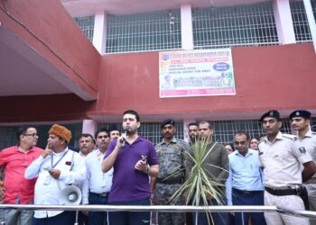 “शत-प्रतिशत मतदान सीतामढ़ी का अभियान” के तहत प्रभात फेरी निकाली गई