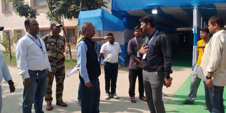 बज्रगृह एवं मतगणना केंद्र का वरीय पदाधिकारी ने किया निरीक्षण
