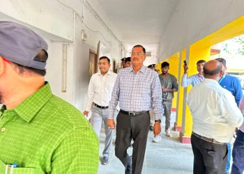 जिला पदाधिकारी ने मतगणना प्रशिक्षण केंद्र का किया निरीक्षण