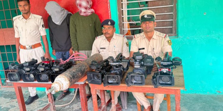 लकड़ीनवीगंज थानान्तर्गत चोरी के कांड का उद्भदनः 02 अभियुक्त गिरफ्तार