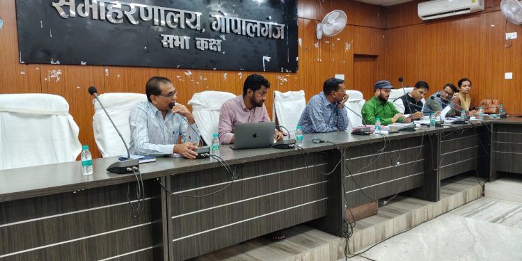 जिला निर्वाचन पदाधिकारी-सह-जिला पदाधिकारी गोपालगंज द्वारा सभी निर्वाची पदाधिकारियों के साथ मतगणना की तैयारी हेतु समीक्षा बैठक में: दिए कई आवश्यक दिशा निर्देश