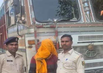 चोरी के ट्रक के साथ सिंहभूम से शातिर गिरफ्तार