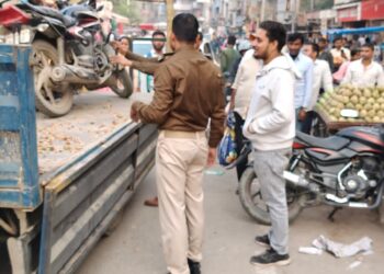 यातायात नियमों के उल्लंघन पर सारण पुलिस की सख्त कार्रवाई