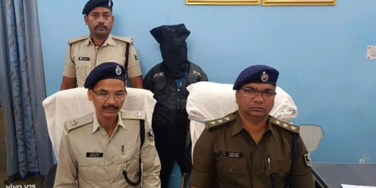 जमुई पुलिस को मिली बड़ी सफलता, 15 साल से फरार चल रहा 50 हजार इनामी बदमाश पकड़ाया