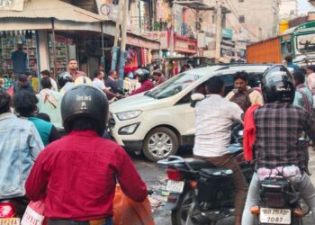 बड़हरिया में लगा भीषण जाम, नहीं हटवाया गया अतिक्रमण