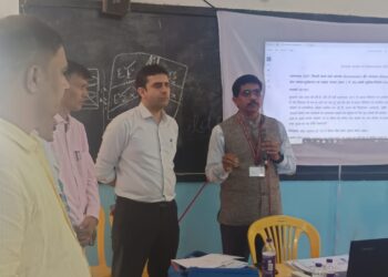 जिलाधिकारी सीतामढ़ी श्री रिची पांडेय की अध्यक्षता में आज विमर्श सभा कक्ष में जिला सड़क सुरक्षा समिति की बैठक की गई।बैठक में एजेंडावर सभी बिंदुओं पर समीक्षा करते हुए आवश्यक निर्देश जिलाधिकारी के द्वारा दिए गए।