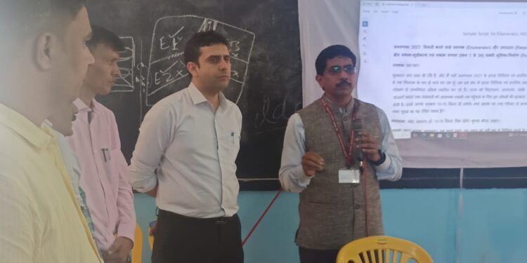 जिलाधिकारी सीतामढ़ी श्री रिची पांडेय की अध्यक्षता में आज विमर्श सभा कक्ष में जिला सड़क सुरक्षा समिति की बैठक की गई।बैठक में एजेंडावर सभी बिंदुओं पर समीक्षा करते हुए आवश्यक निर्देश जिलाधिकारी के द्वारा दिए गए।