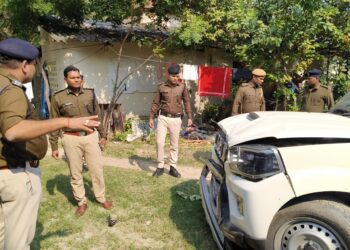 नगर थानान्तर्गत वाहन के अनियंत्रित होने से घटित घटना के घटनास्थल का एसएसपी सारण द्वारा किया गया निरीक्षण