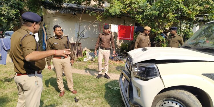 नगर थानान्तर्गत वाहन के अनियंत्रित होने से घटित घटना के घटनास्थल का एसएसपी सारण द्वारा किया गया निरीक्षण