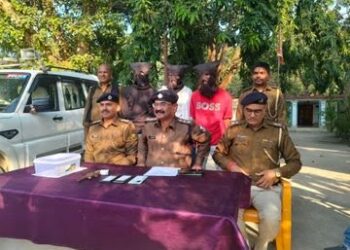 सोशल मीडिया पर कट्टे के साथ वीडिया बनाना पड़ा महंगा:सिंहवाड़ा पुलिस ने 3 युवकों को गिरफ्तार किया, देसी कट्टा बरामद; 2 फरार