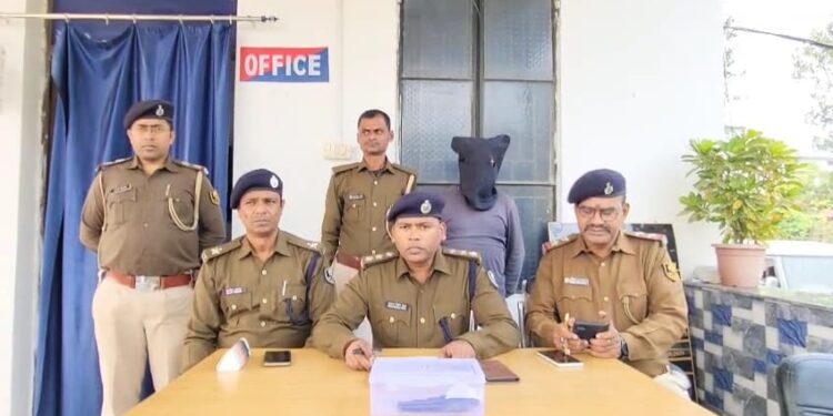 गोपालगंज :- मीरगंज के पाण्डेय समईल गांव में पत्नी की हत्या मामले का खुलासा। मुख्य आरोपी मुन्ना चौधरी गिरफ्तार।