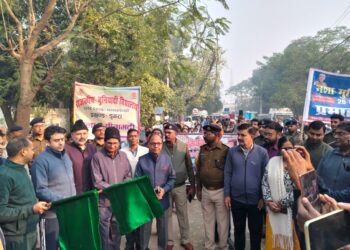 नशा मुक्ति दिवस के अवसर पर स्कूली बच्चों के द्वारा निकाली गई प्रभात फेरी