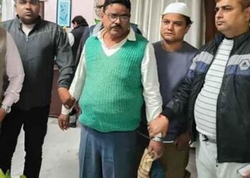 सिवान में निगरानी विभाग का एक्शन, परिमार्जन के लिए मांगे 15000 रुपये के साथ राजस्व कर्मचारी गिरफ्तार