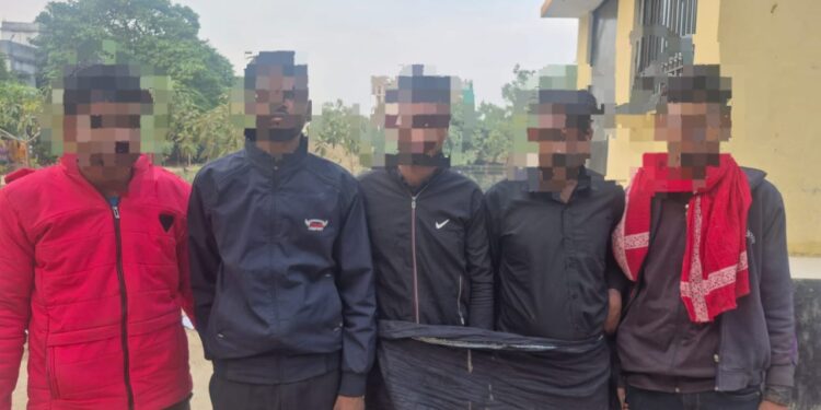 अवैध पशु तस्करी के विरूद्ध सारण पुलिस की कड़ी कार्रवाई, गरखा थाना की विशेष छापामारी में 05 मवेशी तस्कर गिरफ्तार