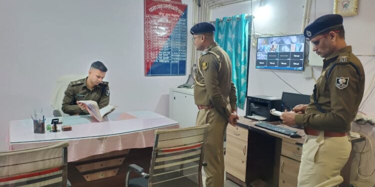 गोपालगंज पुलिस अधीक्षक ने श्रीपुर थाना का निरीक्षण किया