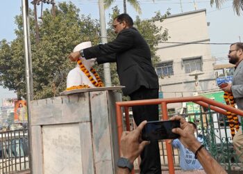 डॉ. राजेंद्र प्रसाद की जयंती पर पोस्ट ऑफिस चौक में माल्यार्पण, जिला पदाधिकारी सहित वरीय अधिकारियों ने की सहभागिता