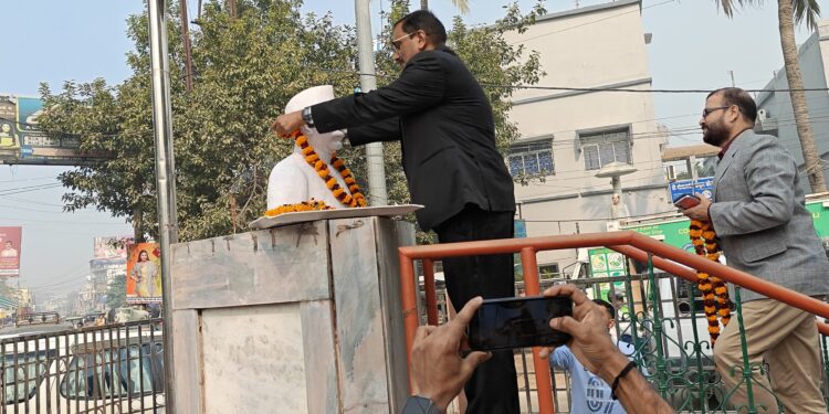 डॉ. राजेंद्र प्रसाद की जयंती पर पोस्ट ऑफिस चौक में माल्यार्पण, जिला पदाधिकारी सहित वरीय अधिकारियों ने की सहभागिता