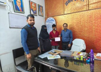 मुख्यमंत्री निशक्तता विवाह प्रोत्साहन अनुदान योजना के तहत पाँच लाभार्थियों को जिला पदाधिकारी द्वारा फिक्स्ड डिपॉज़िट प्रमाणपत्र वितरित गोपालगंज में आयोजित कार्यक्रम में डीएम ने लाभार्थियों को किया सम्मानित