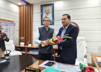 समाहरणालय परिसर स्थित जिला पदाधिकारी कार्यालय में एक गरिमामय समारोह का आयोजन किया