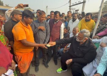 पूर्णिया में बिजली की लापरवाही से 8 दुकानें जलकर राख, पीड़ितों को मिली आर्थिक सहायता