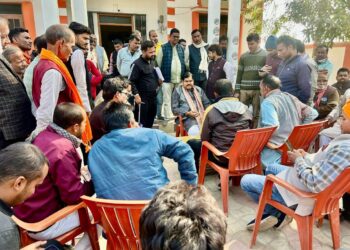 बैकुंठपुर विधायक ने सुनी लोगों की समस्याएं, दिया समाधान का आश्वासन