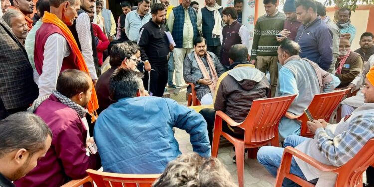 बैकुंठपुर विधायक ने सुनी लोगों की समस्याएं, दिया समाधान का आश्वासन