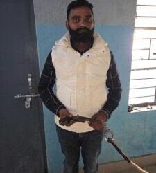 पुलिस ने हथियार व गोली के साथ अपराधी को किया गिरफ्तार