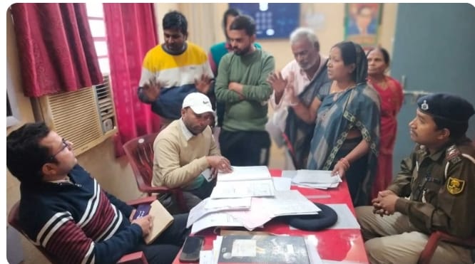 बड़हरिया थाना परिसर में सीओ और थानाध्यक्ष के संयुक्त जनता दरबार में मामलों का हुआ निष्पादन