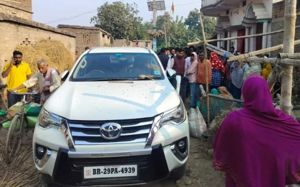 बड़हरिया के माधोपुर गिरी टोला में फॉर्च्यूनर की चपेट में आने से चार वर्षीय बच्ची की मौत