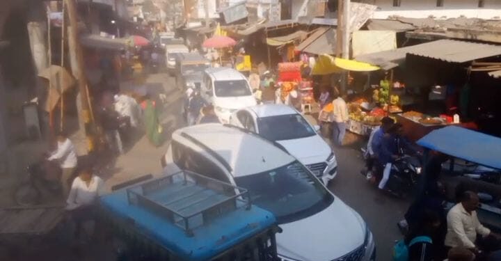 कटेया बाजार में जाम की समस्या से मुक्ति के लिए बुलडोजर एक्सन जरूरी!