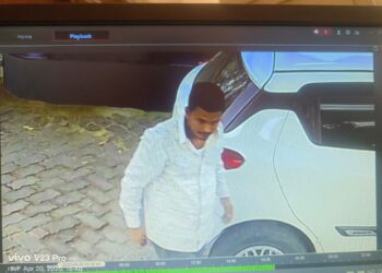 बांदा :-पुलिस वालों को चकमा देकर फरार हुआ कैदी