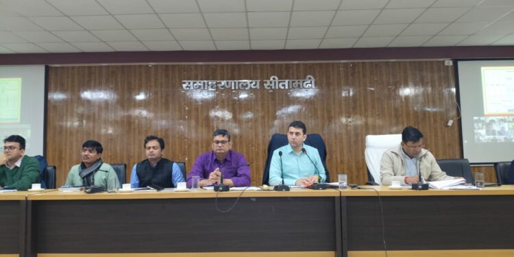 जिलाधिकारी सीतामढ़ी श्री रिची पांडेय की अध्यक्षता में आज समाहरणालय स्थित परिचर्चा भवन में विभिन्न विभागों की समन्वय बैठक की गई।