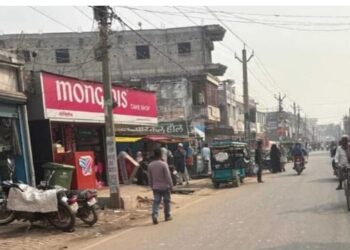 सड़क से अतिक्रमण हटते ही बड़हरिया बाजार में रौनक लौटी