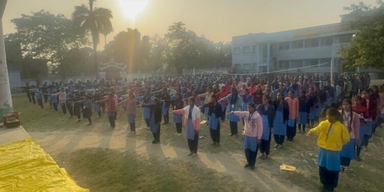 गोपालगंज जिला अंतर्गत जेंडर आधारित हिंसा के विरुद्ध 16 दिवसीय एवं बाल विवाह मुक्त भारत अभियान के तहत 100 दिवसीय कार्यक्रम के क्रम में बरौली प्रखंड के पी. एम. श्रीधर डी. पी. उच्च माध्यमिक विद्यालय माधोपुर में किया गया, कार्यक्रम में विद्यालय के सभी बच्चे/बच्चियों को बाल विवाह के दुष्प्रभाव के बारे में जानकारी दी गई साथ ही बाल विवाह निषेध अधिनियम ,2006 के कानूनी प्रावधानों के बारे मे विस्तृत रूप से जानकारी दी गई।