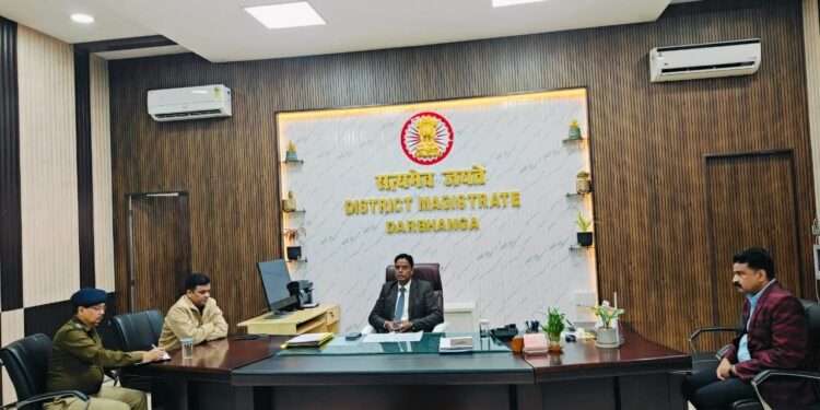 दरभंगा में अतिक्रमण मुक्त और सुगम यातायात व्यवस्था के लिए जिलाधिकारी की अध्यक्षता में बैठक