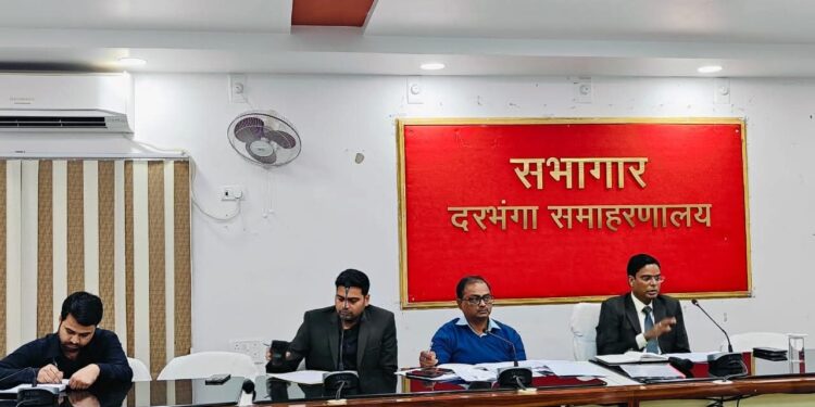 राजस्व से संबंधित मामलों की हुई समीक्षा बैठक