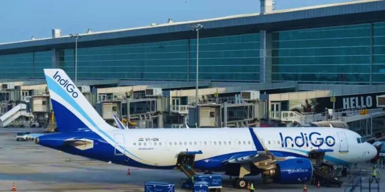 इंडिगो की उड़ानों के रद होने से यात्रियों को भारी परेशानी, कंपनी ने दिया मुआवजा